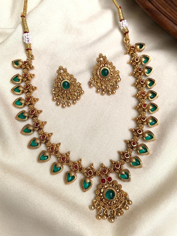 ELEGANT CHAIN AND EARRING SET