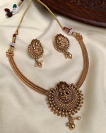 TRADITIONAL PENDANT AND EARRINGS SET