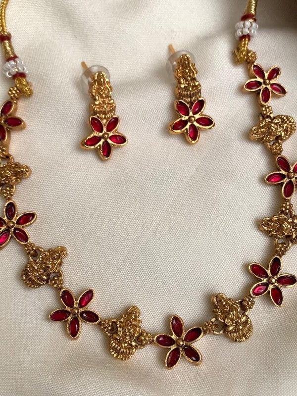 Traditional jewellery set