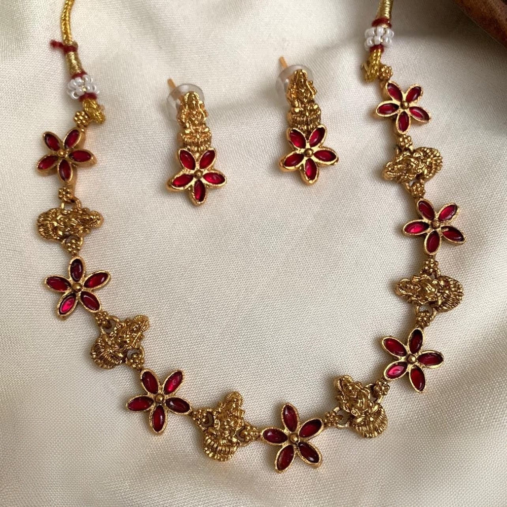 Traditional jewellery set